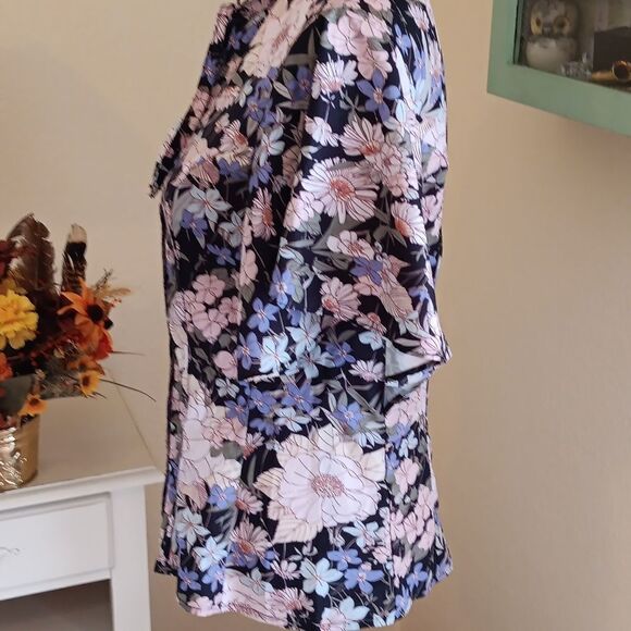 Unique Vintage Dark Floral Top - Picture 4 of 9